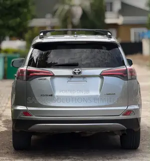 Toyota RAV4 Limited 4dr SUV (2.5L 4cyl 6A) 2018 Silver