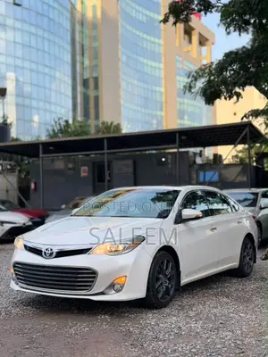 Toyota Avalon XLE Sedar FWD (3.5L 6cyl 6A) 2013 White