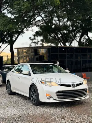 Toyota Avalon XLE Sedar FWD (3.5L 6cyl 6A) 2013 White