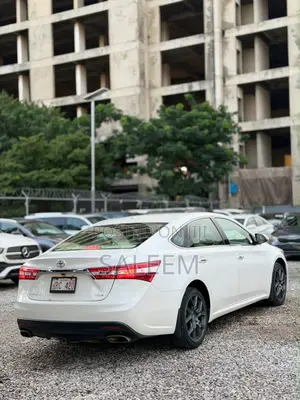 Toyota Avalon XLE Sedar FWD (3.5L 6cyl 6A) 2013 White