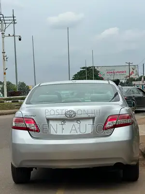 Toyota Camry LE 4dr Sedan (2.5L 4cyl 6AM) 2010 Silver