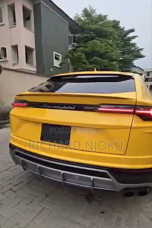 Lamborghini Urus Base 4dr AWD 2020 Yellow