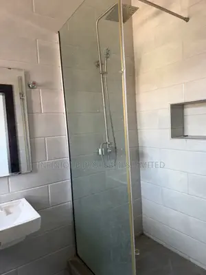 3bdrm Apartment in Lekki Phase 1 for rent