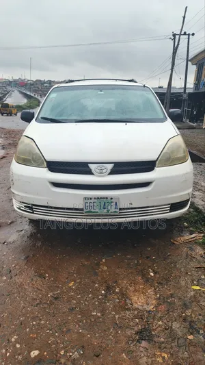 Toyota Sienna 2004 White
