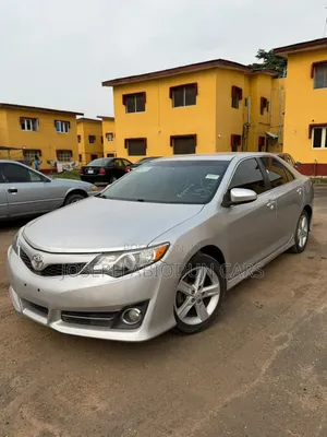 Toyota Camry SE 4dr Sedan (2.5L 4cyl 6A) 2012 Silver