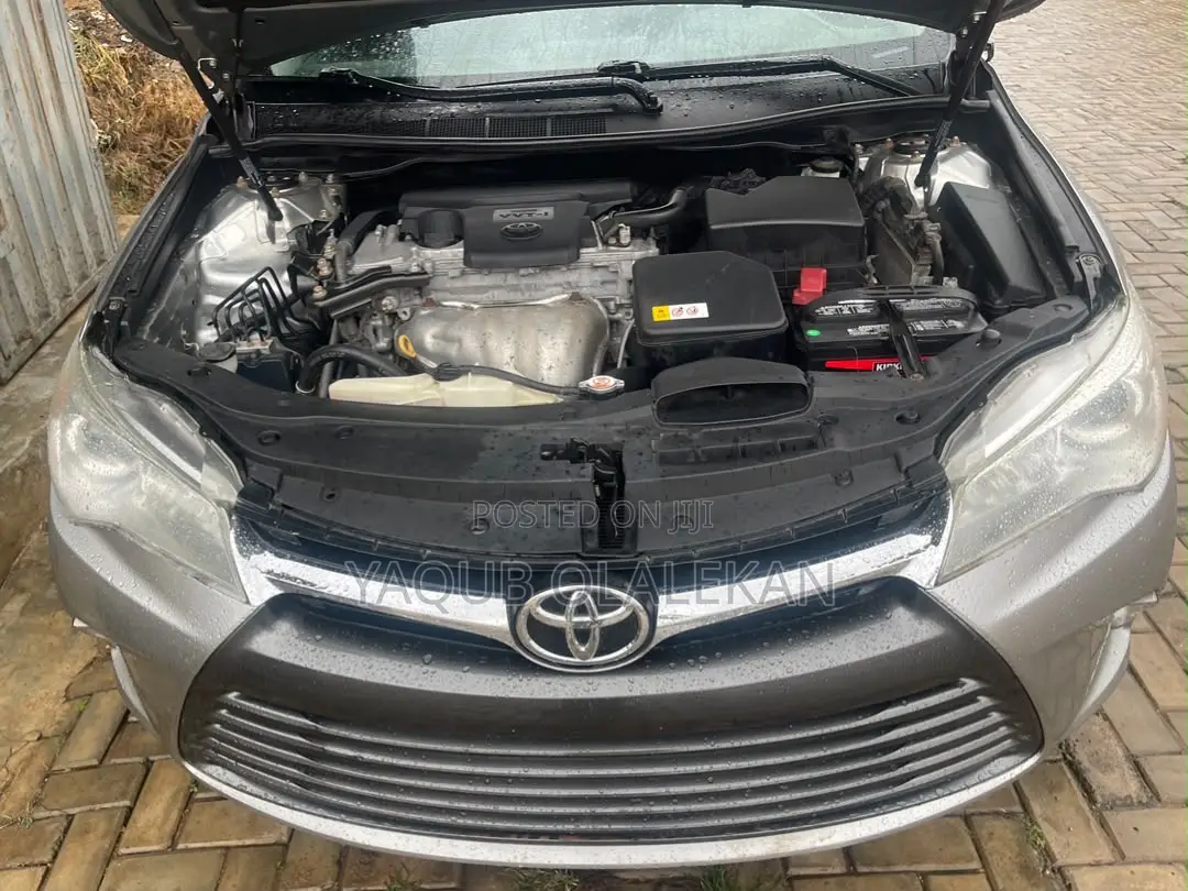 Toyota Camry 2017 Silver