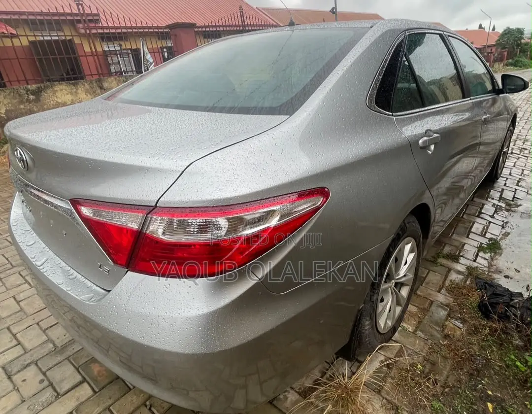 Toyota Camry 2017 Silver