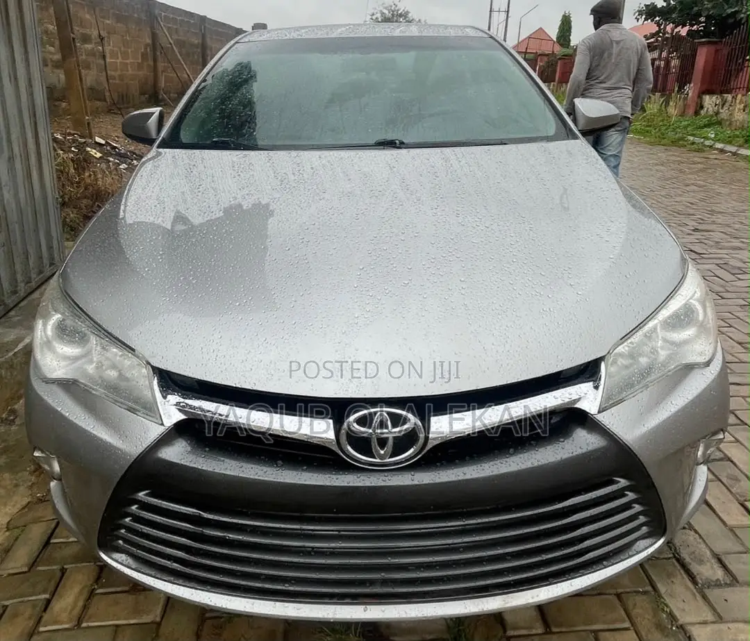 Toyota Camry 2017 Silver