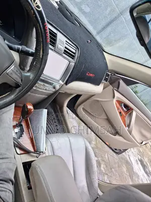 Toyota Camry XLE V6 4dr Sedan (3.5L 6cyl 6AM) 2010 Gray