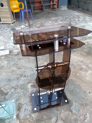 High Quality Thick Winner Round Glass Pulpit