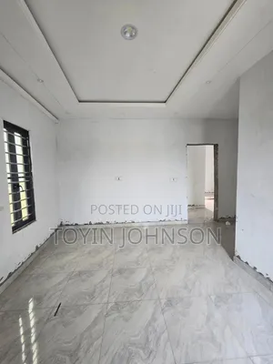 3bdrm Apartment in Millenuim/UPS for sale