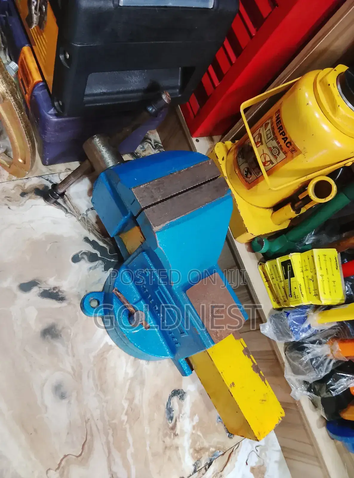 Heavy-Duty Bench Vise