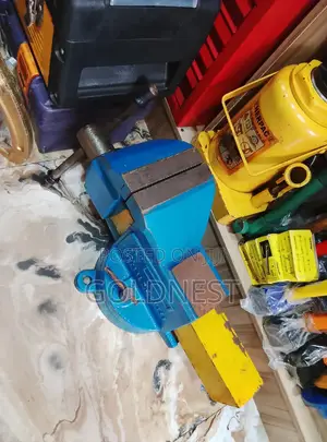Heavy-Duty Bench Vise