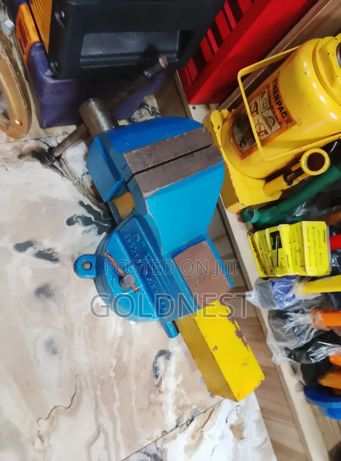 Heavy-Duty Bench Vise