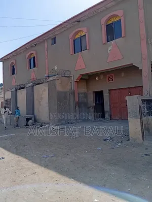 8bdrm Block of Flats in Tarauni for sale