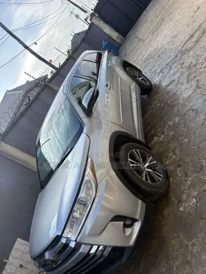 Toyota Highlander LE 2019 Silver
