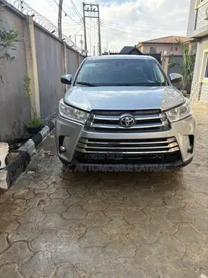 Toyota Highlander LE 2019 Silver