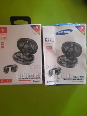A Samsung Earpod