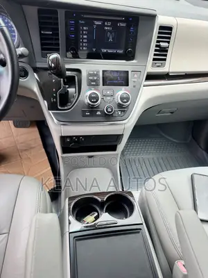Toyota Sienna XLE 8 Passenger (3.5L 6cyl 6A) 2016 Gray
