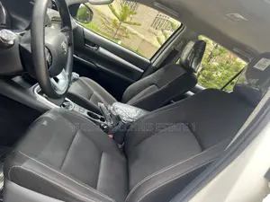 Toyota Hilux 2023 White