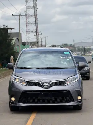 Toyota Sienna XLE 8 Passenger (3.5L 6cyl 6A) 2016 Gray