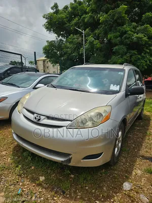 Toyota Sienna 2009 Silver