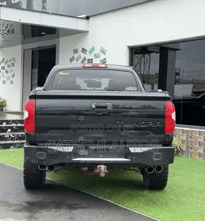 Toyota Tundra 2015 Black