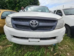 Toyota Hilux 2010 White