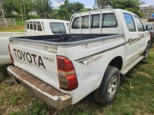 Toyota Hilux 2010 White