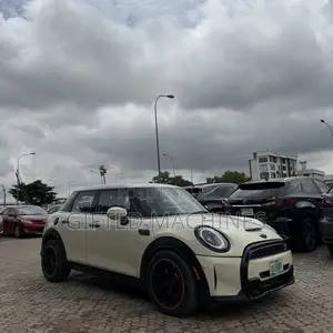 Mini Cooper 2022 Gold