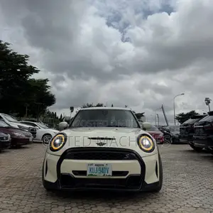 Mini Cooper 2022 Gold