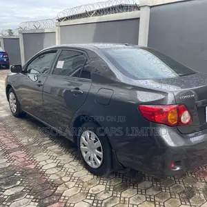 Toyota Corolla LE 4dr Sedan (1.8L 4cyl 4A) 2010 Gray