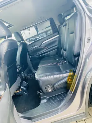 Toyota Highlander XLE 4dr SUV AWD (3.5L 6cyl 6A) 2015 Gray
