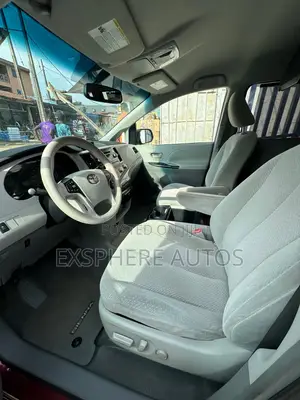 Toyota Sienna 2011 Red