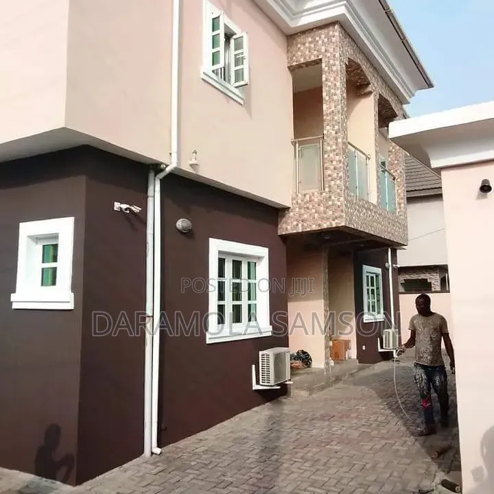 Professional Painter/ Wallpaper Installer