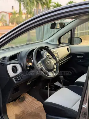 Toyota Yaris 2013 Gray