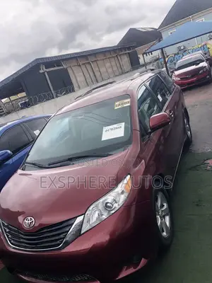 Toyota Sienna 2011 Red