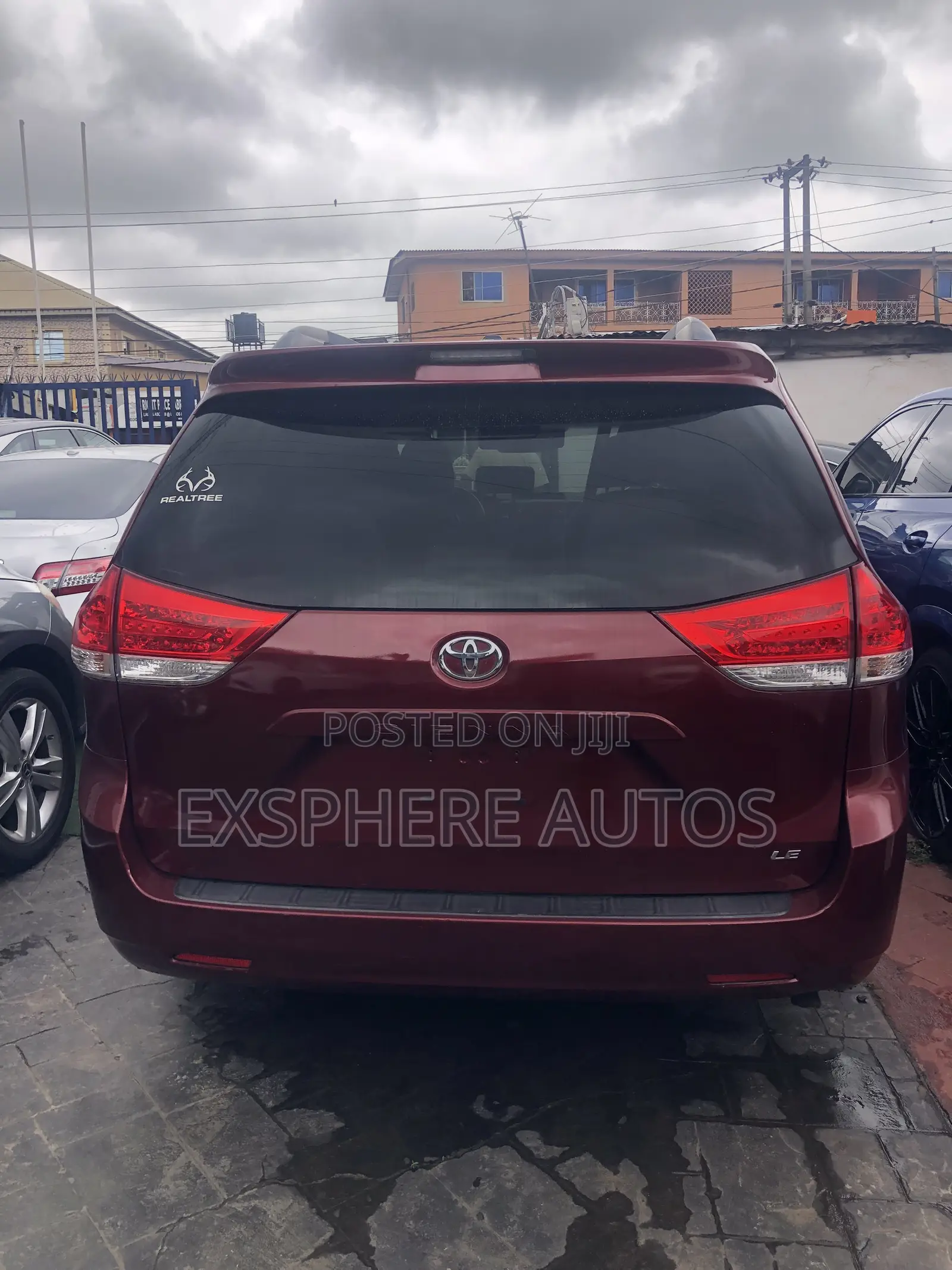 Toyota Sienna 2011 Red