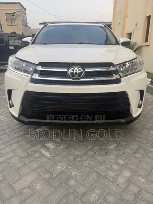 Toyota Highlander SE 4x4 V6 (3.5L 6cyl 8A) 2017 White