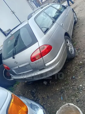 Toyota Avensis 2003 Silver