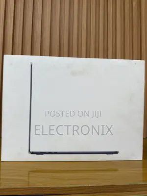 New Laptop Apple MacBook 16GB Apple M4 SSD 256GB