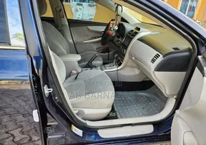 Toyota Corolla LE 4dr Sedan (1.8L 4cyl 4A) 2013 Blue