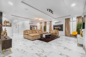 Luxury Waterfront 3 Bedroom Apartment With Pool Sea View