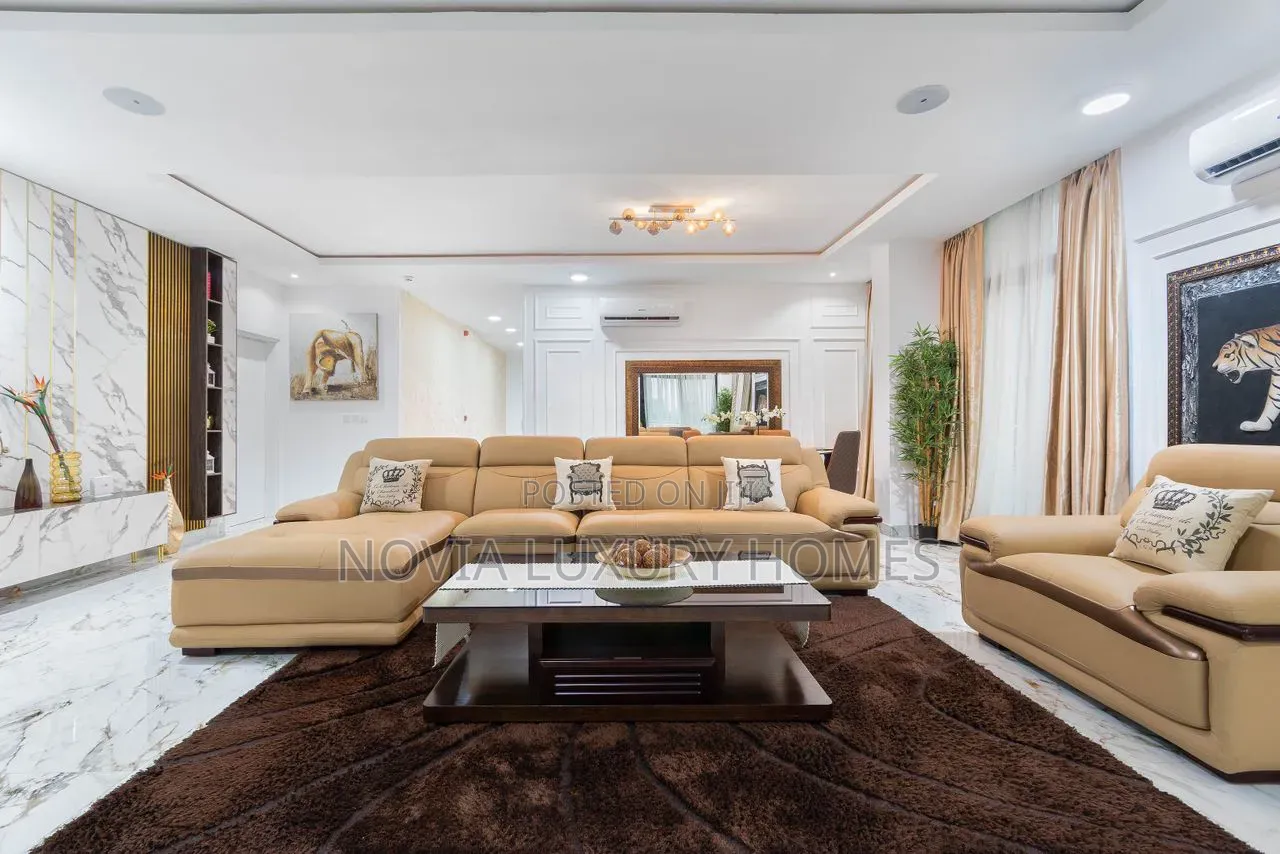Luxury Waterfront 3 Bedroom Apartment With Pool Sea View