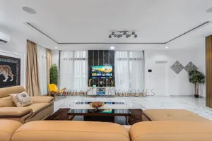 Luxury Waterfront 3 Bedroom Apartment With Pool Sea View