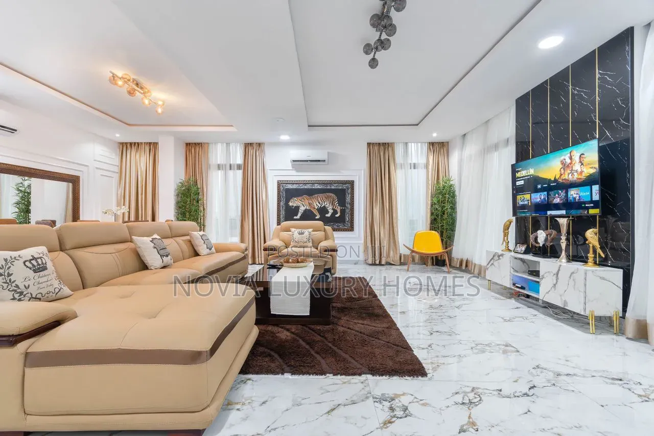 Luxury Waterfront 3 Bedroom Apartment With Pool Sea View