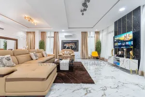 Luxury Waterfront 3 Bedroom Apartment With Pool Sea View