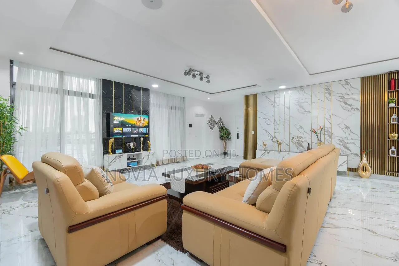 Luxury Waterfront 3 Bedroom Apartment With Pool Sea View