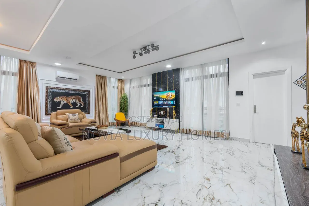 Luxury Waterfront 3 Bedroom Apartment With Pool Sea View