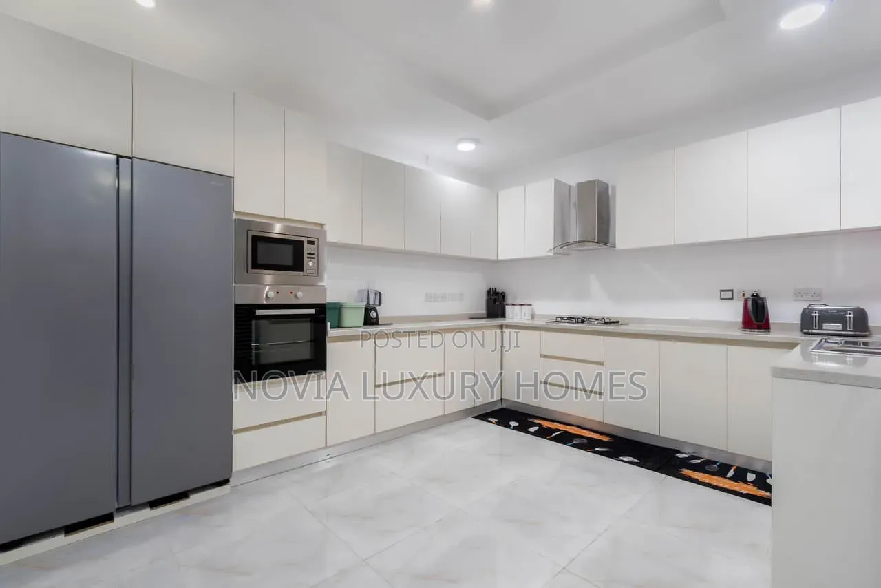 Luxury Waterfront 3 Bedroom Apartment With Pool Sea View